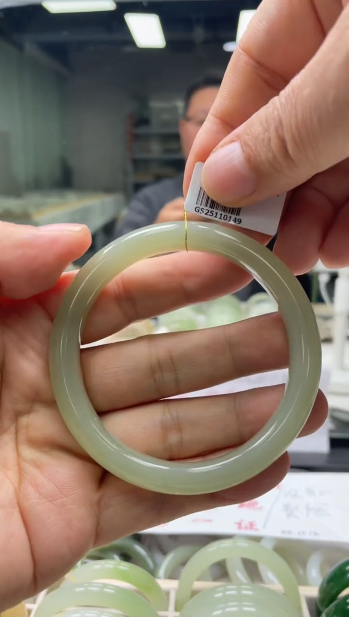 【闪购商品】和田玉手镯未镶嵌编码 0149圈口64-65