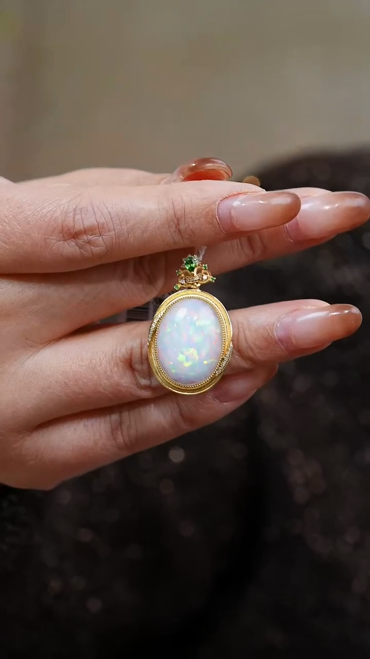 【闪购商品】欧泊吊坠（不含链）18K金镶嵌020