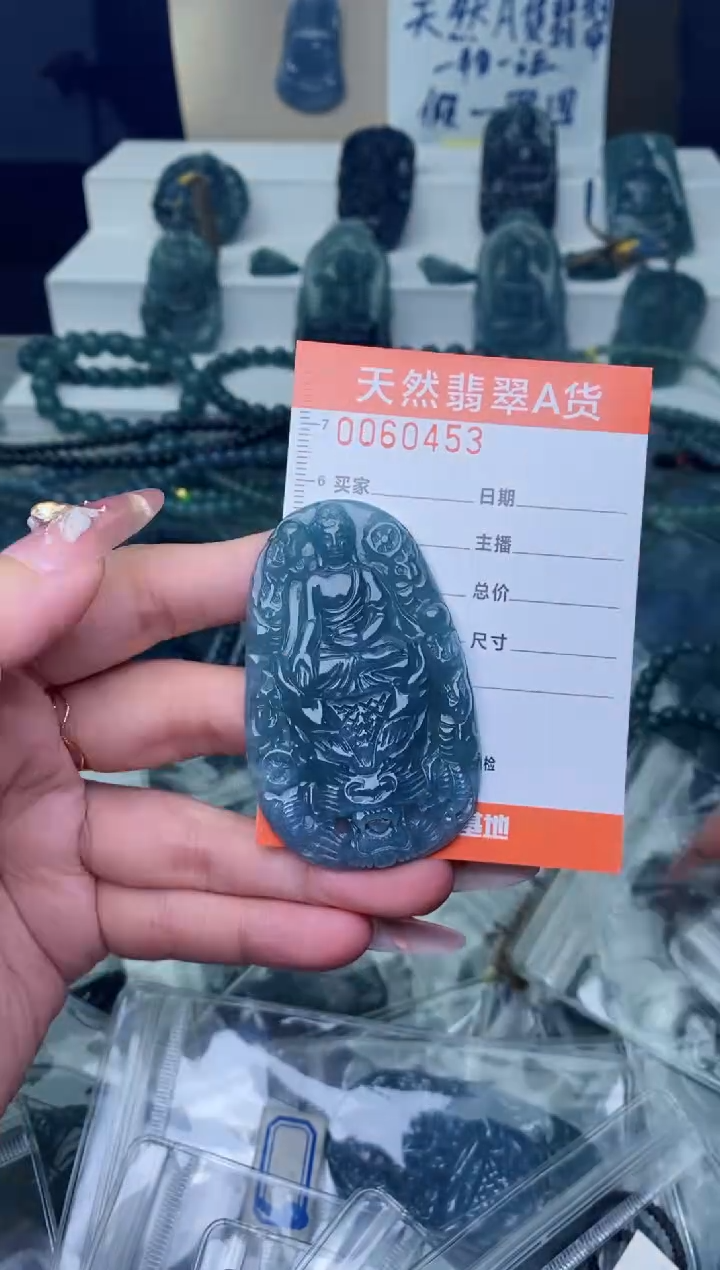 翡翠未镶嵌颈饰·········