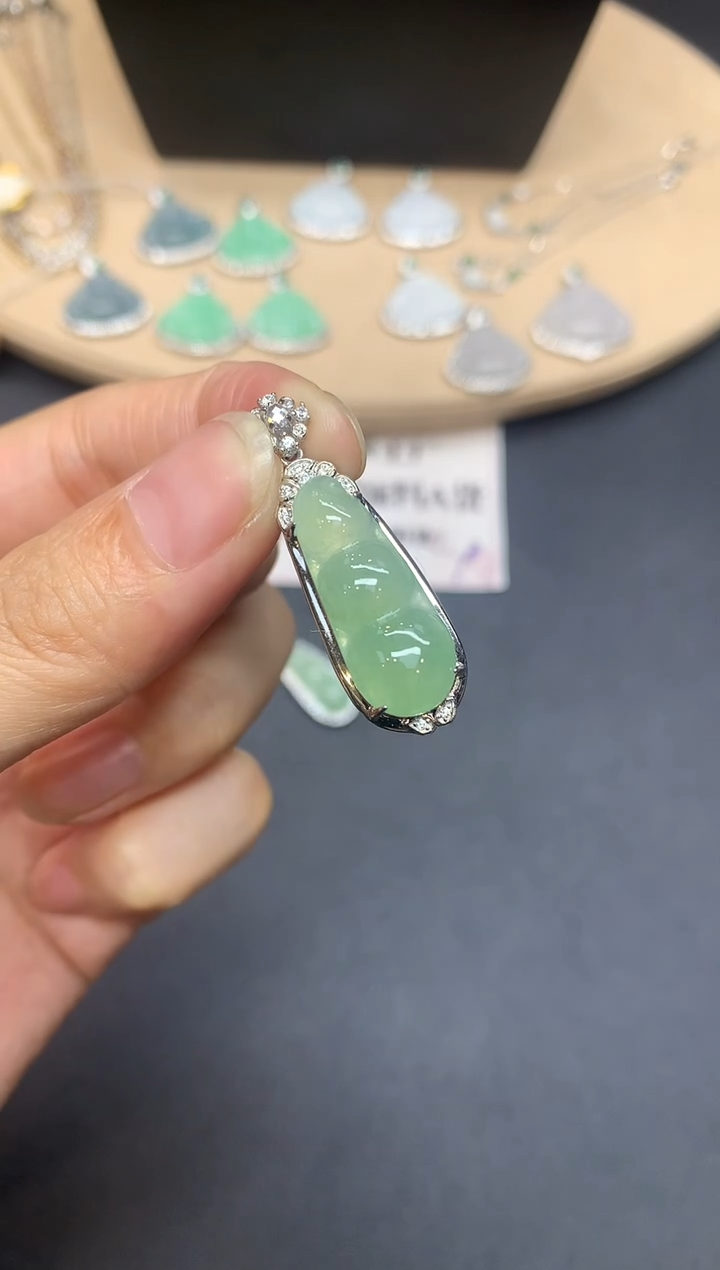 【闪购商品】翡翠吊坠(不含链)银S925镶嵌福豆【多样性发其一】