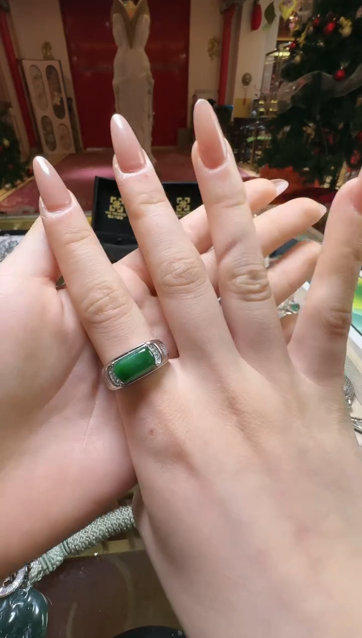 【闪购商品】翡翠吊坠(不含链)未镶嵌翡翠