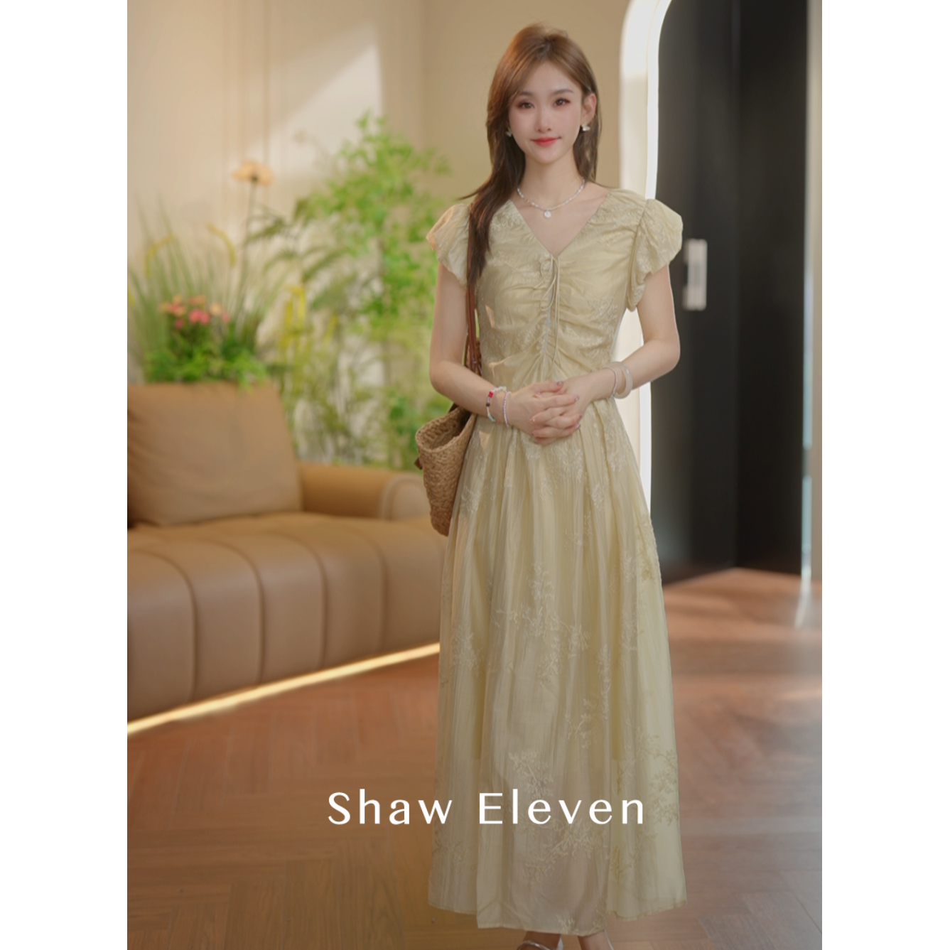 【南法少女】2025夏法式V领褶皱收腰泡泡袖淑女短袖连衣裙2588