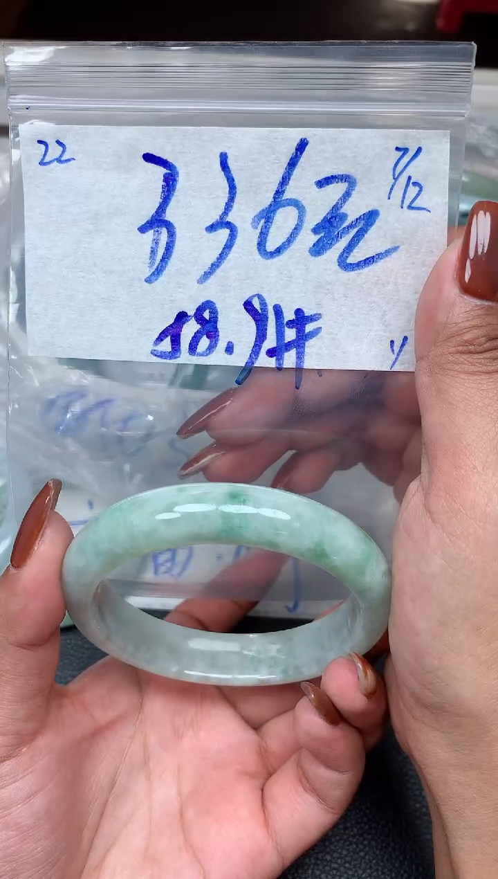 未镶嵌定制翡翠22毛货需精细抛光手镯拍一发一