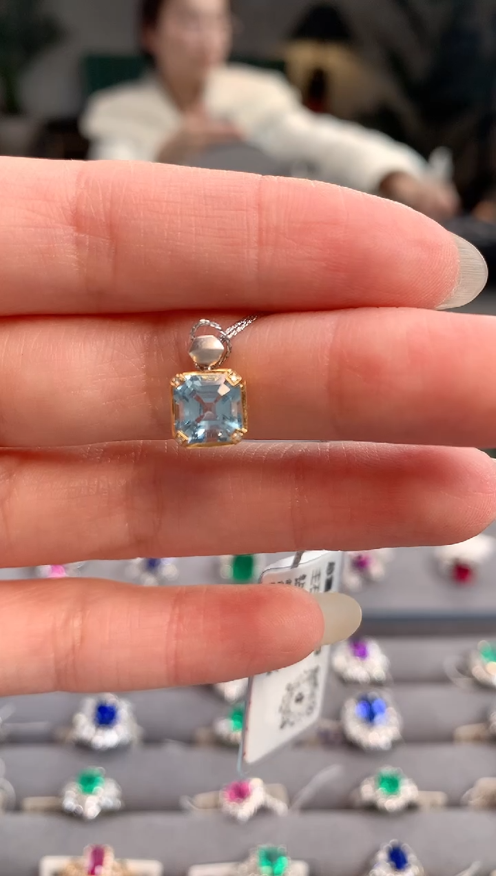 【闪购商品】托帕石吊坠(不含链)18K金镶嵌托帕石吊坠