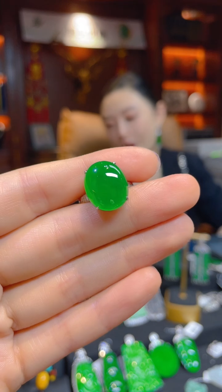 【闪购商品】翡翠戒指18K金镶嵌112221天然A货翡翠蛋面戒指