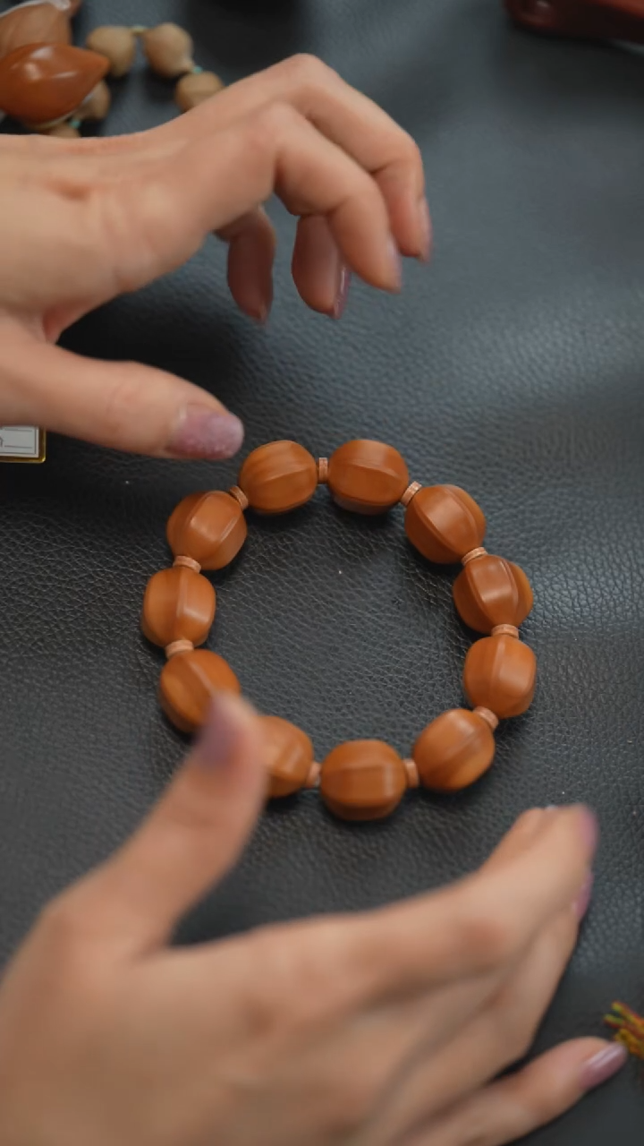 手串/手链橄榄核玄武盾雕刻