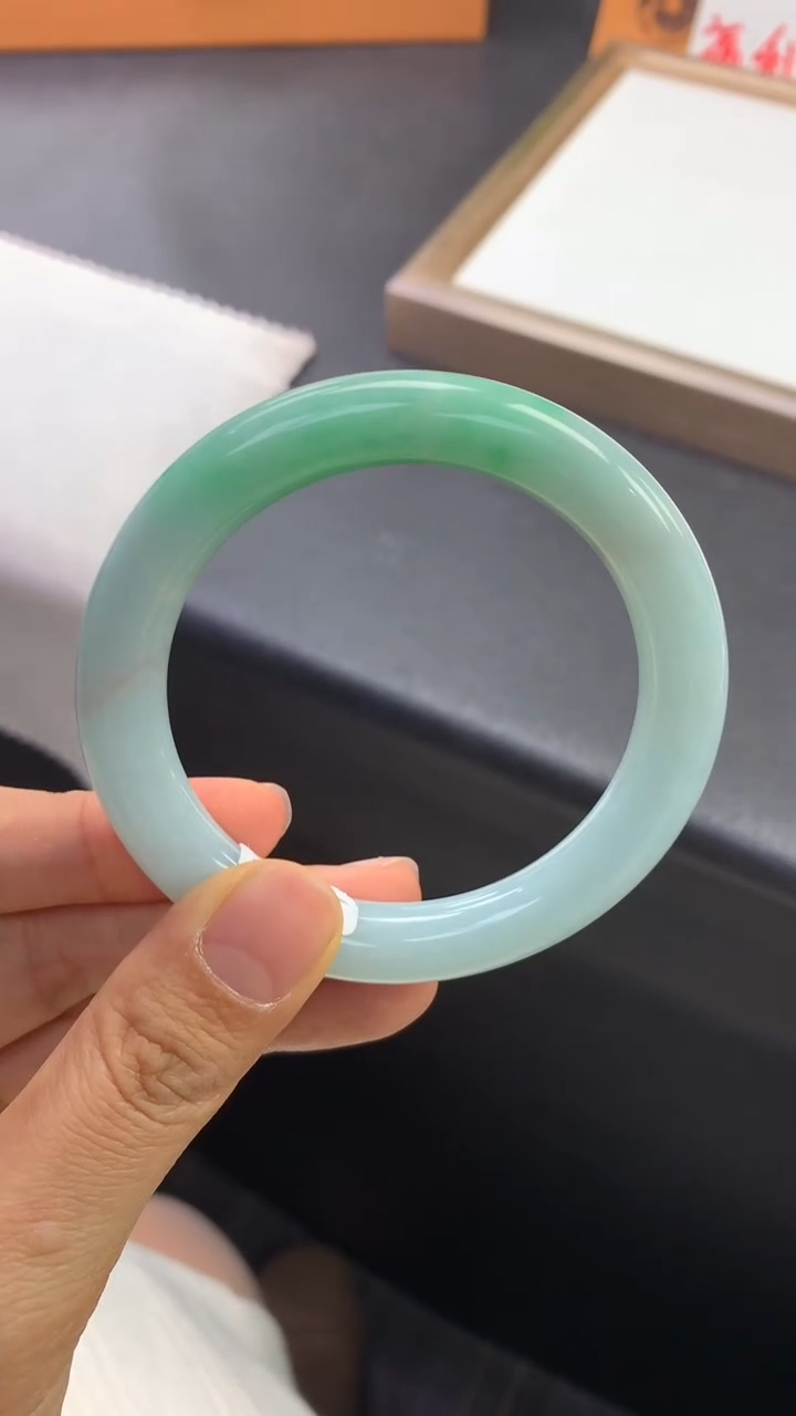 未镶嵌手镯翡翠退货需手镯吊牌标签完好 53