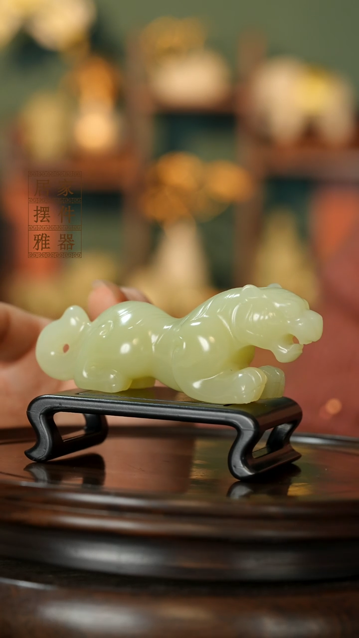 玉《虎虎生威伏虎》摆件