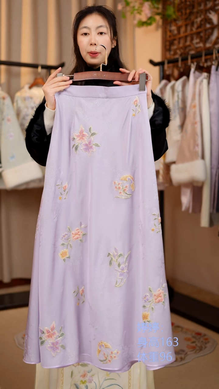 织绣非遗服饰一物一件