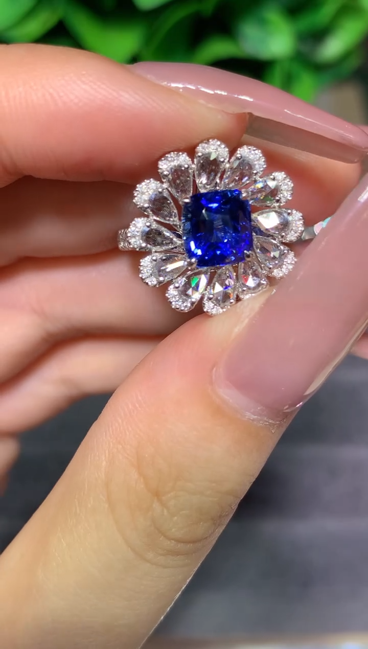 戒指蓝宝石18K金镶嵌2.15ct