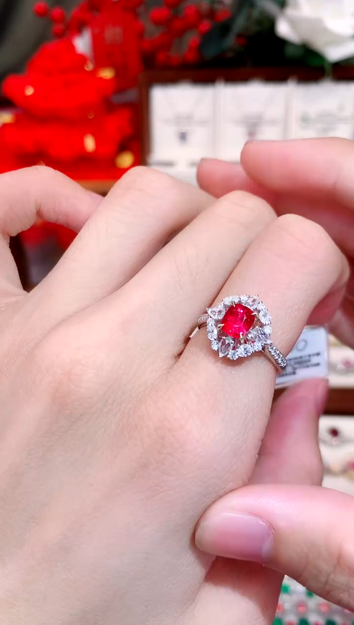 戒指18K金镶嵌尖晶石1ct/天然宝石/七天无理由