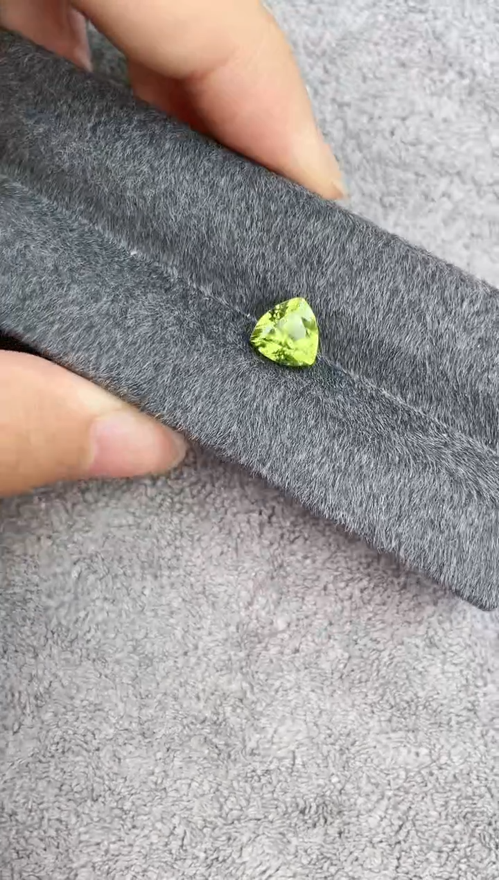 【闪购商品】橄榄石笔搁未镶嵌2.21克拉