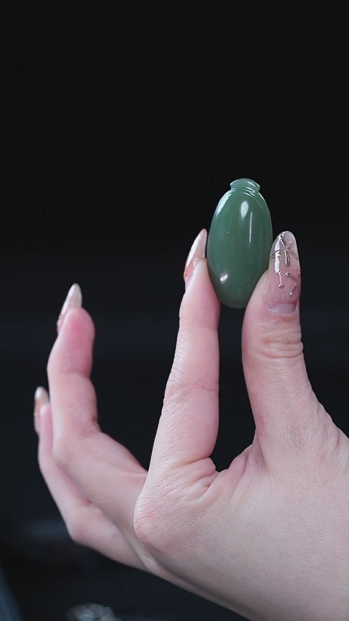 【闪购商品】和田玉吊坠(不含链)未镶嵌俄料碧玉鸭蛋青蛋面无事牌