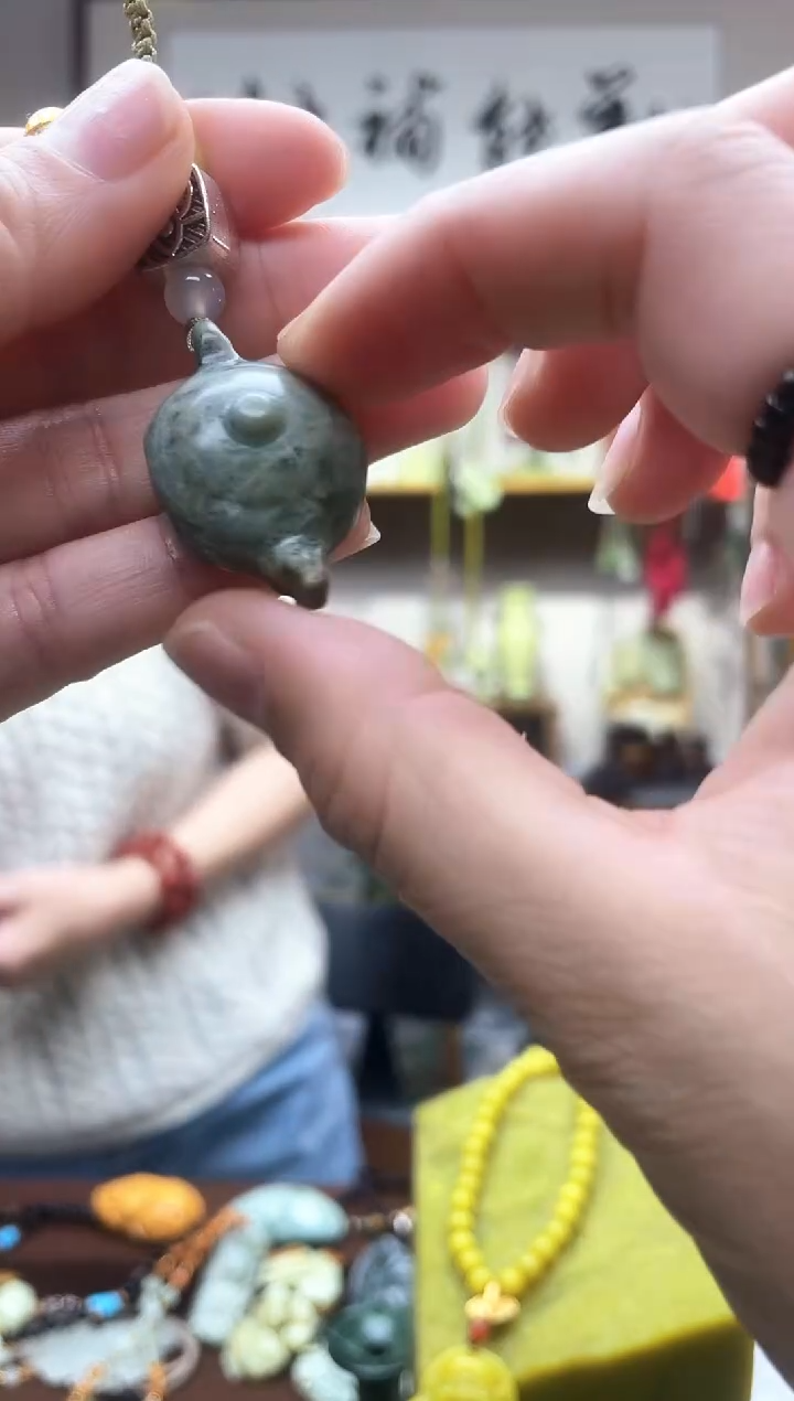 未镶嵌岫玉吊坠·
