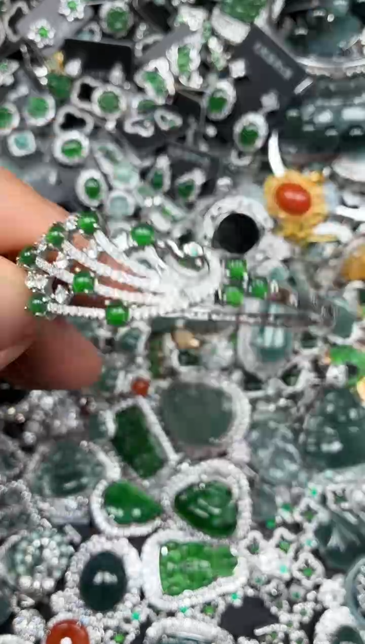 颈饰未镶嵌翡翠P949手镯