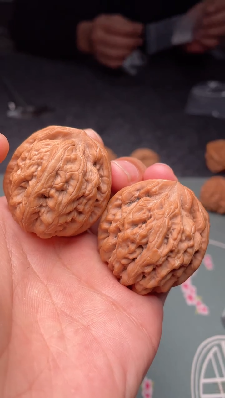 把件文玩核桃a129 红锦鲤  40尺