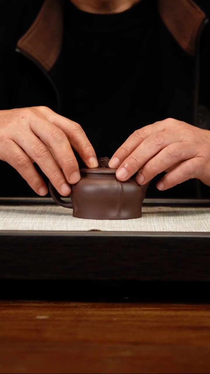 茶壶紫砂四底祥云