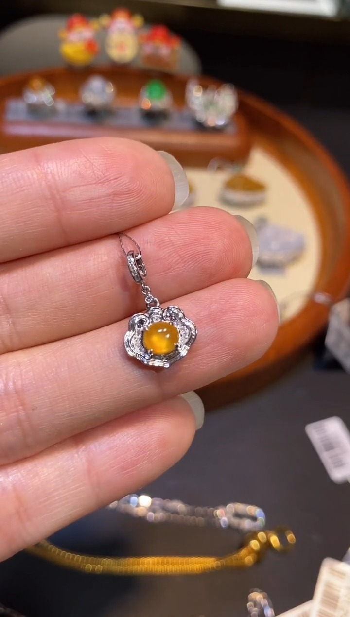 【闪购商品】翡翠吊坠(不含链)18K金镶嵌吊坠