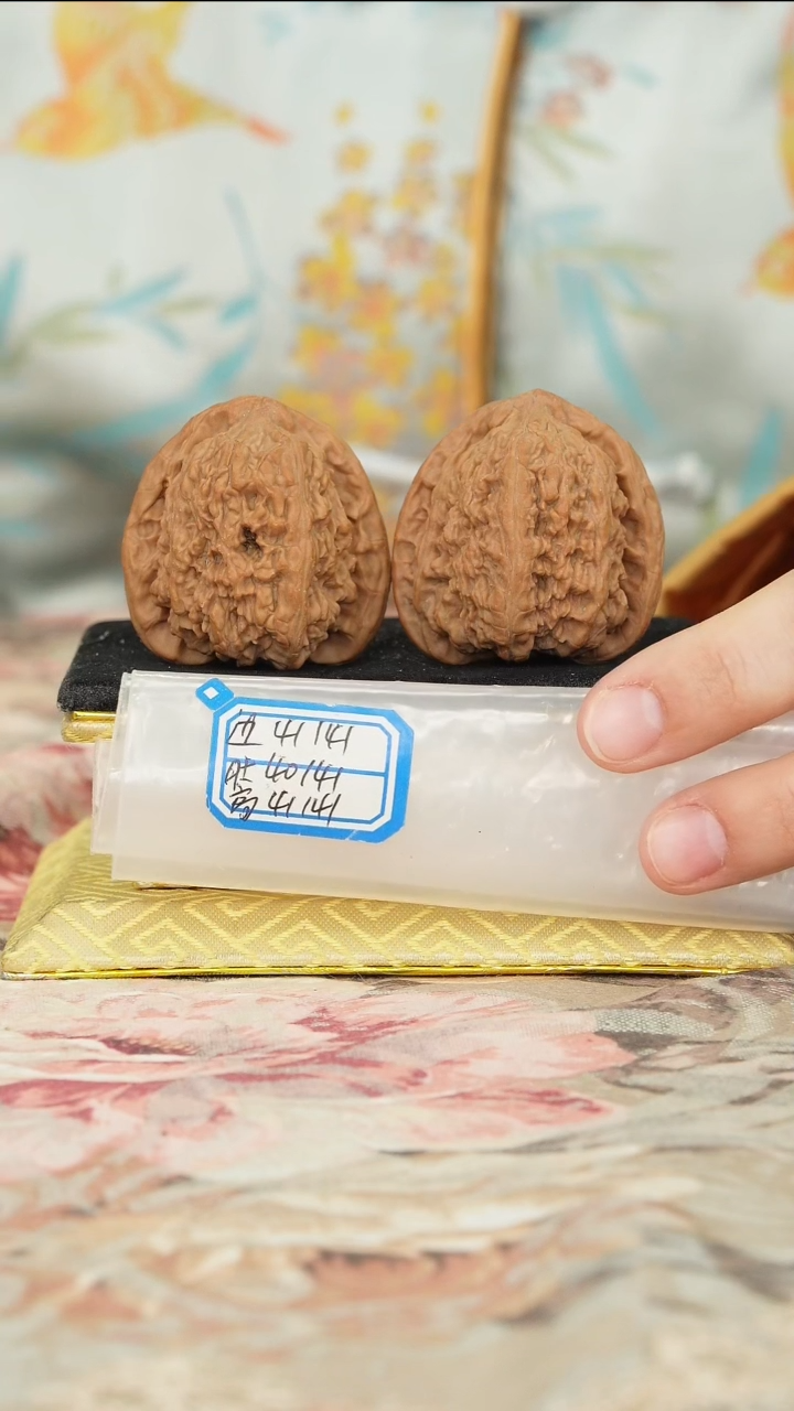 【闪购商品】文玩核桃把件蚂蚁沟官帽有修