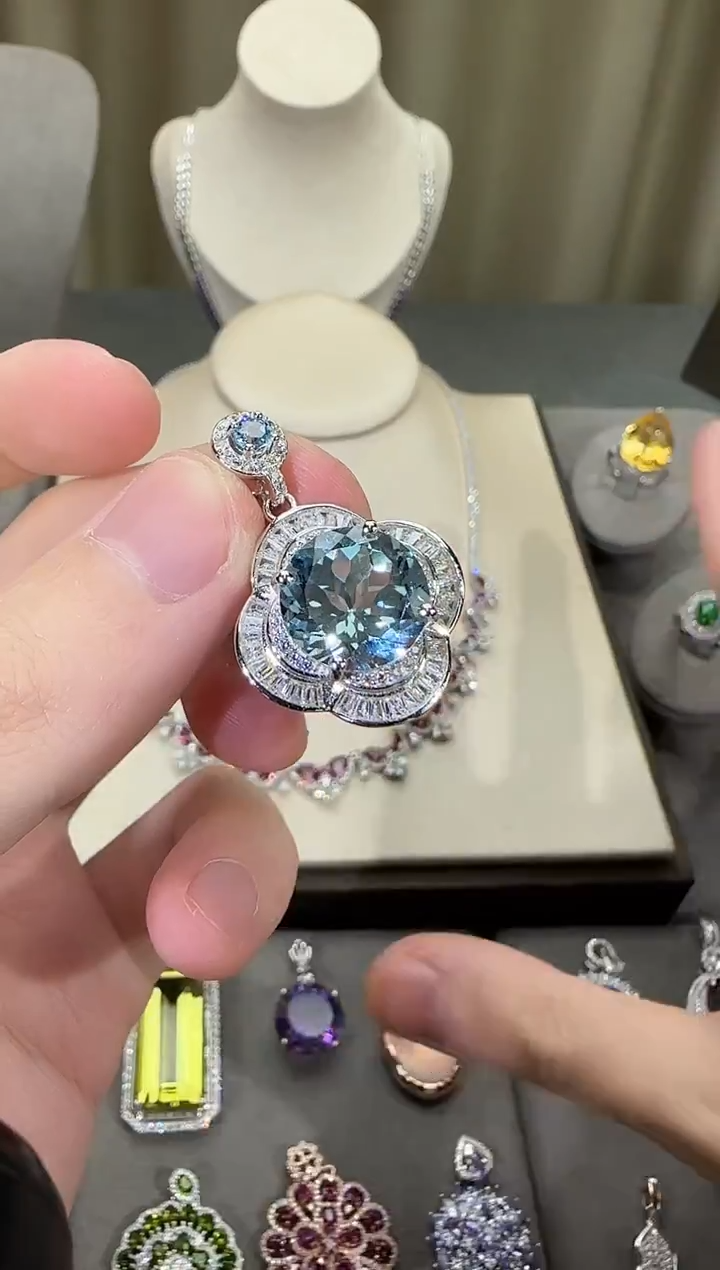 颈饰银S925镶嵌托帕石13mm手捧花设计款吊坠