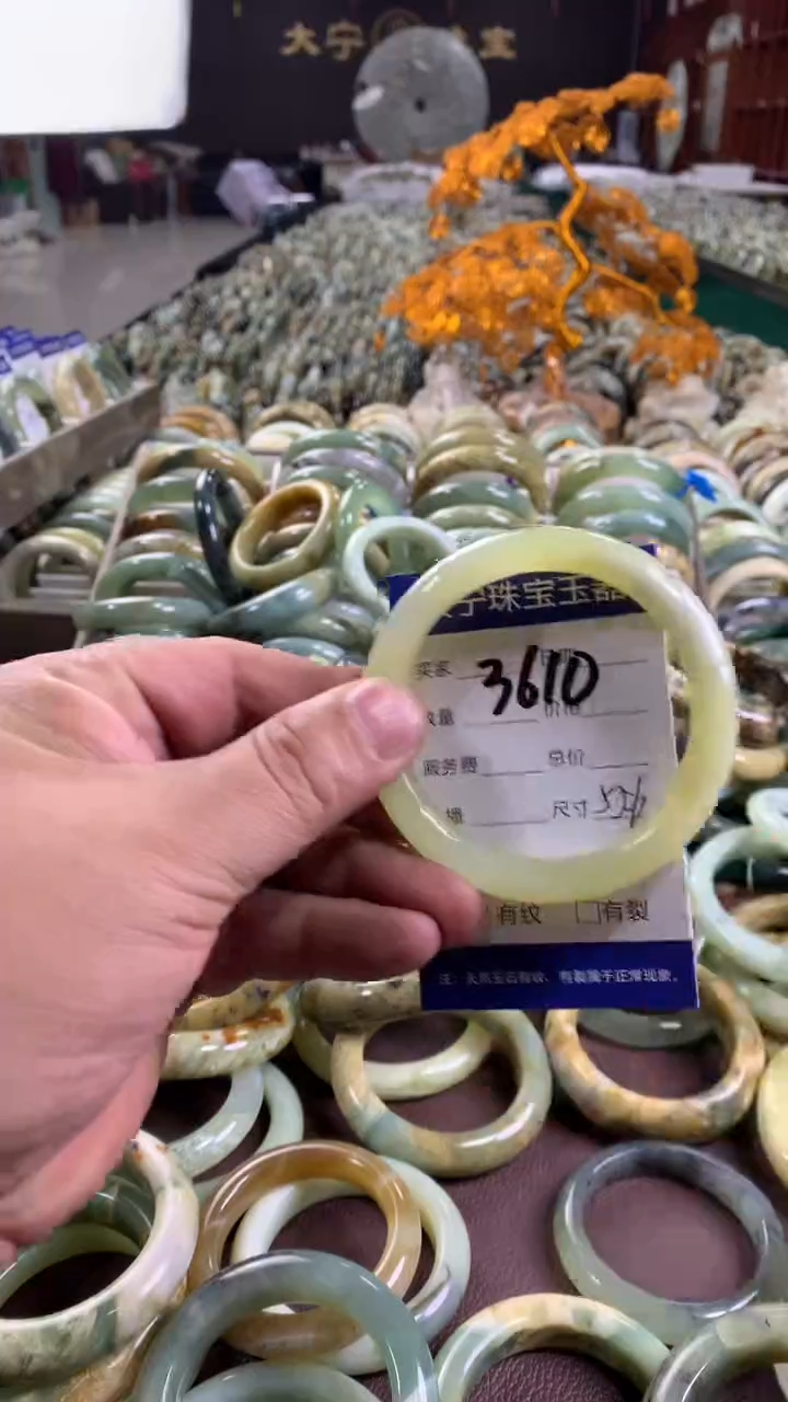 未镶嵌蛇纹石玉手镯3610