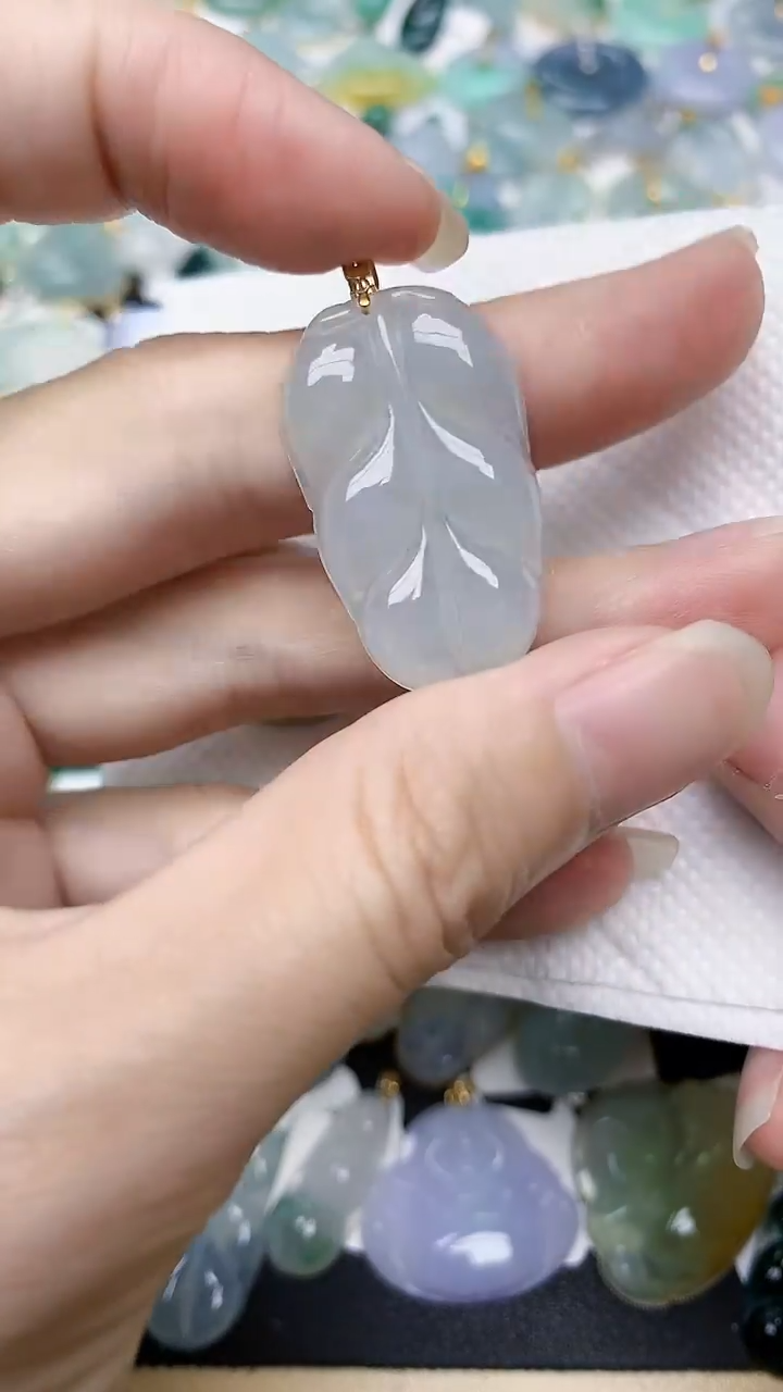 颈饰18K金镶嵌翡翠天然A货翡翠