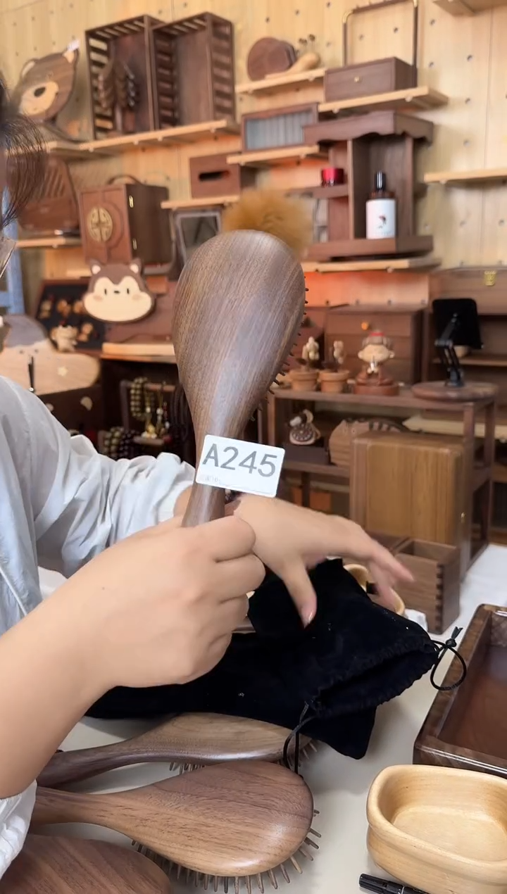 木245号北美黑胡桃圆形气垫梳