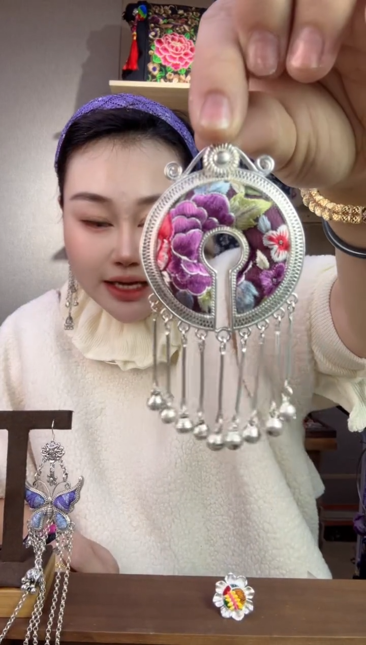 【闪购商品】刺绣纯手工苗绣非遗吊坠