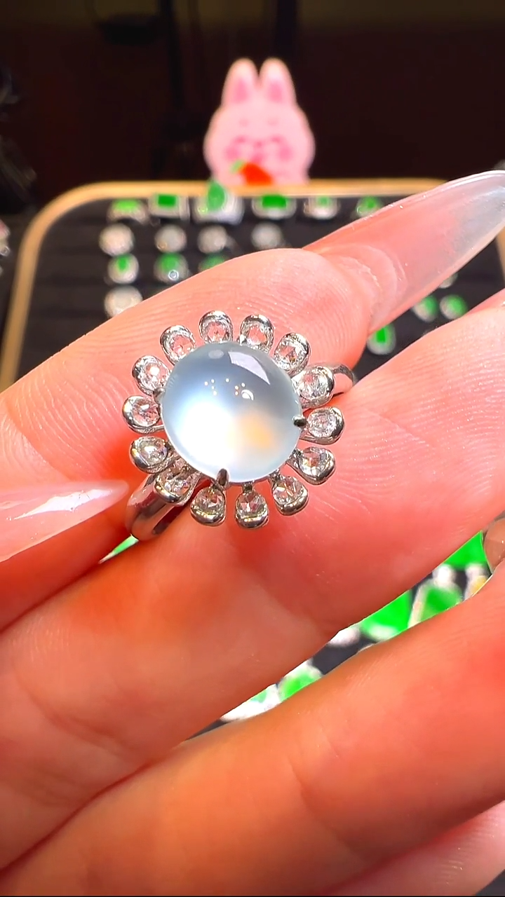 颈饰18K金镶嵌翡翠戒指