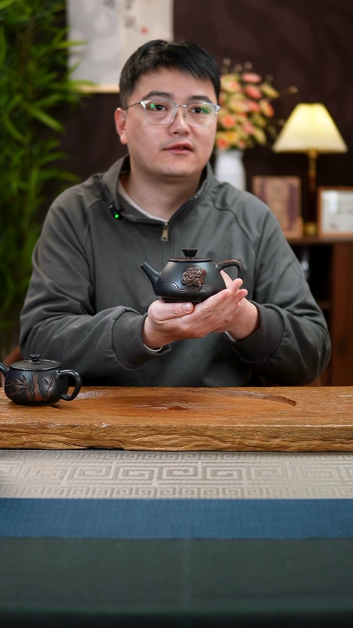 ?*?米级莲蓬石瓢1个，莲子杯2个，荷花主人杯1个。