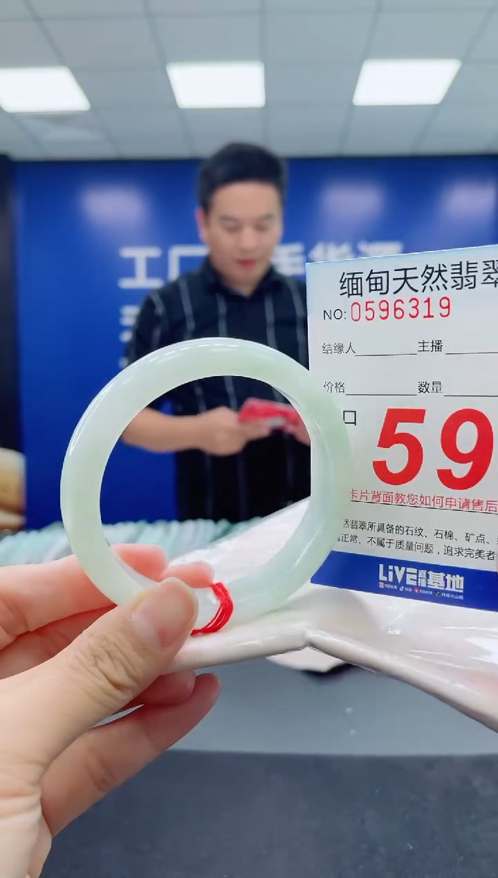 未镶嵌手镯翡翠天然翡翠手镯