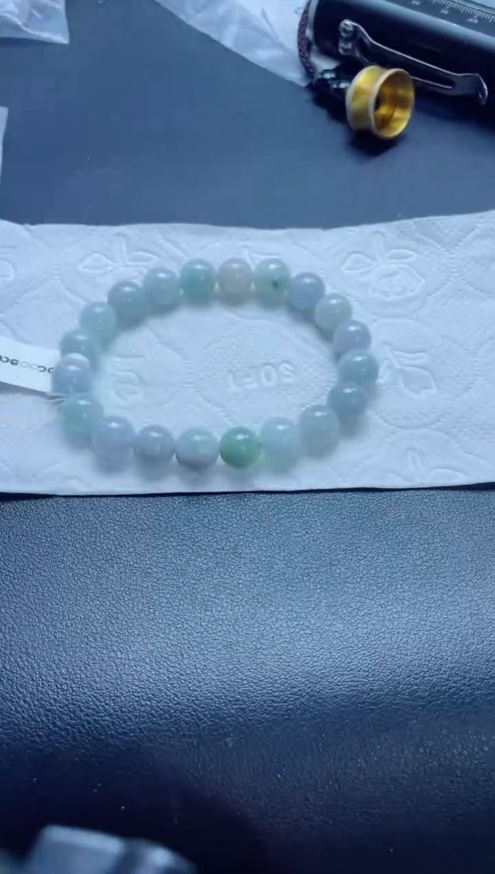 翡翠戒指未镶嵌珠串
