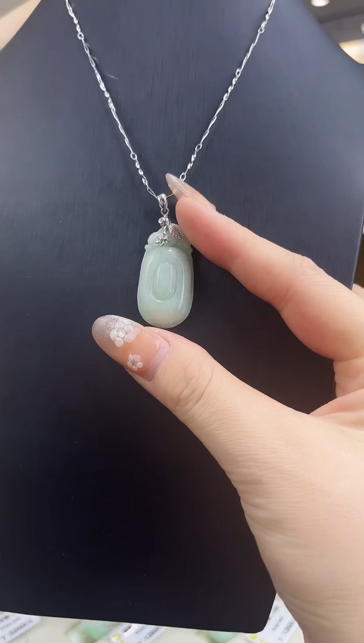 【闪购商品】翡翠吊坠(不含链)未镶嵌多样性发其一