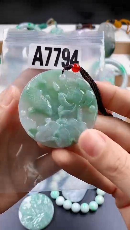 颈饰未镶嵌翡翠天然翡翠吊坠挂件