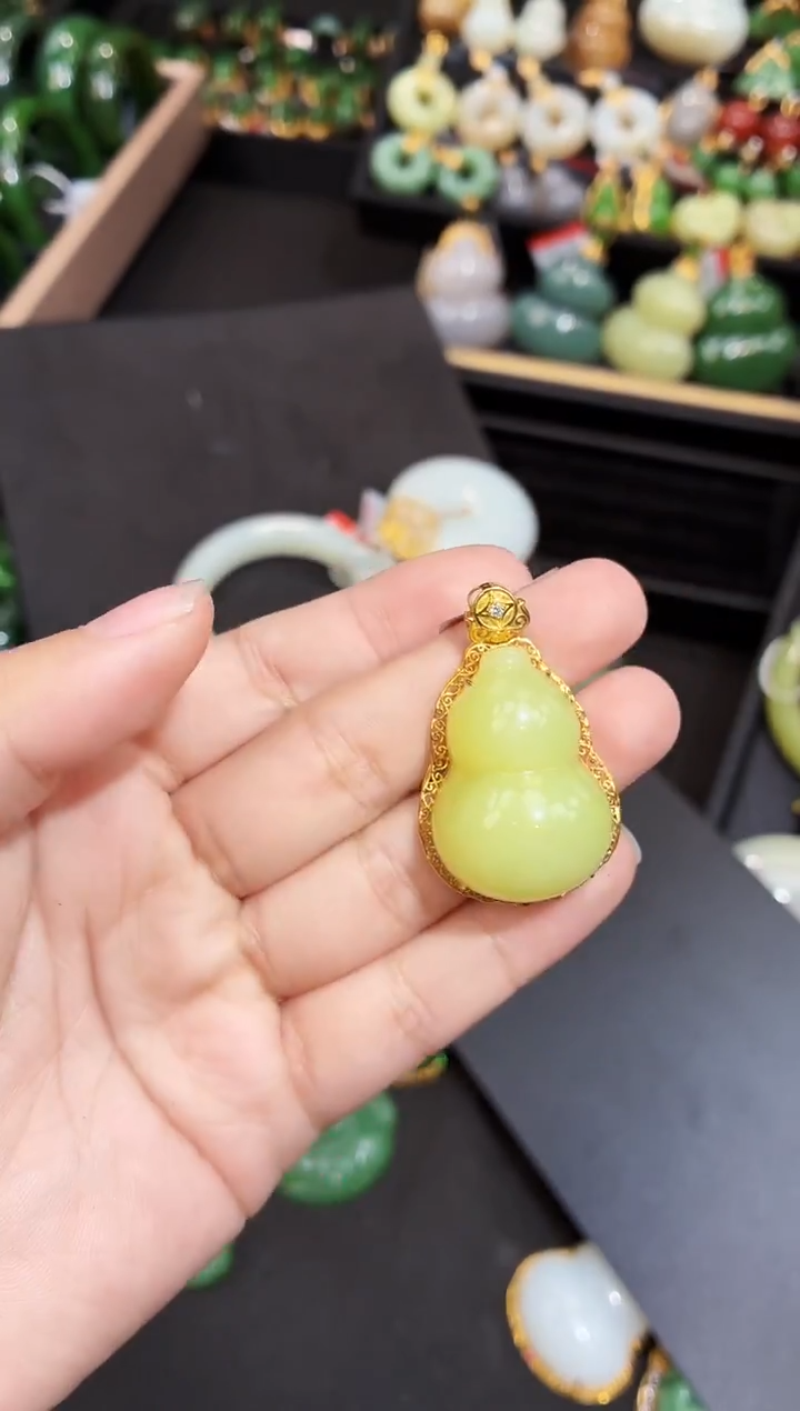 吊坠(赠链)18K金镶嵌和田玉…多样性发一