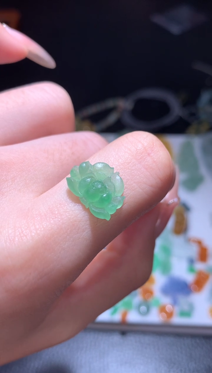 未镶嵌定制翡翠莲花
