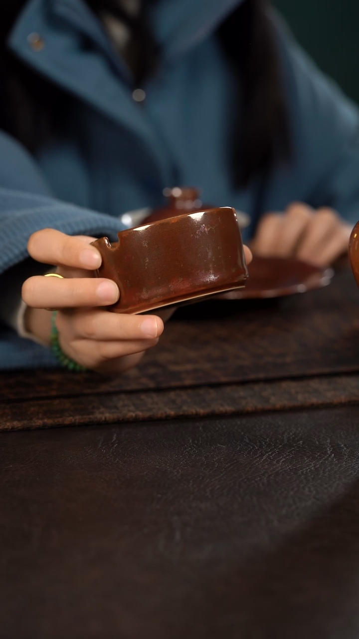 【闪购商品】杯聚澜堂红金花烟灰缸