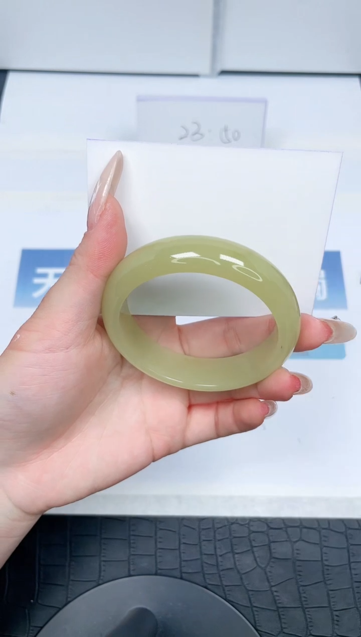 【闪购商品】石英质玉手镯未镶嵌138-56