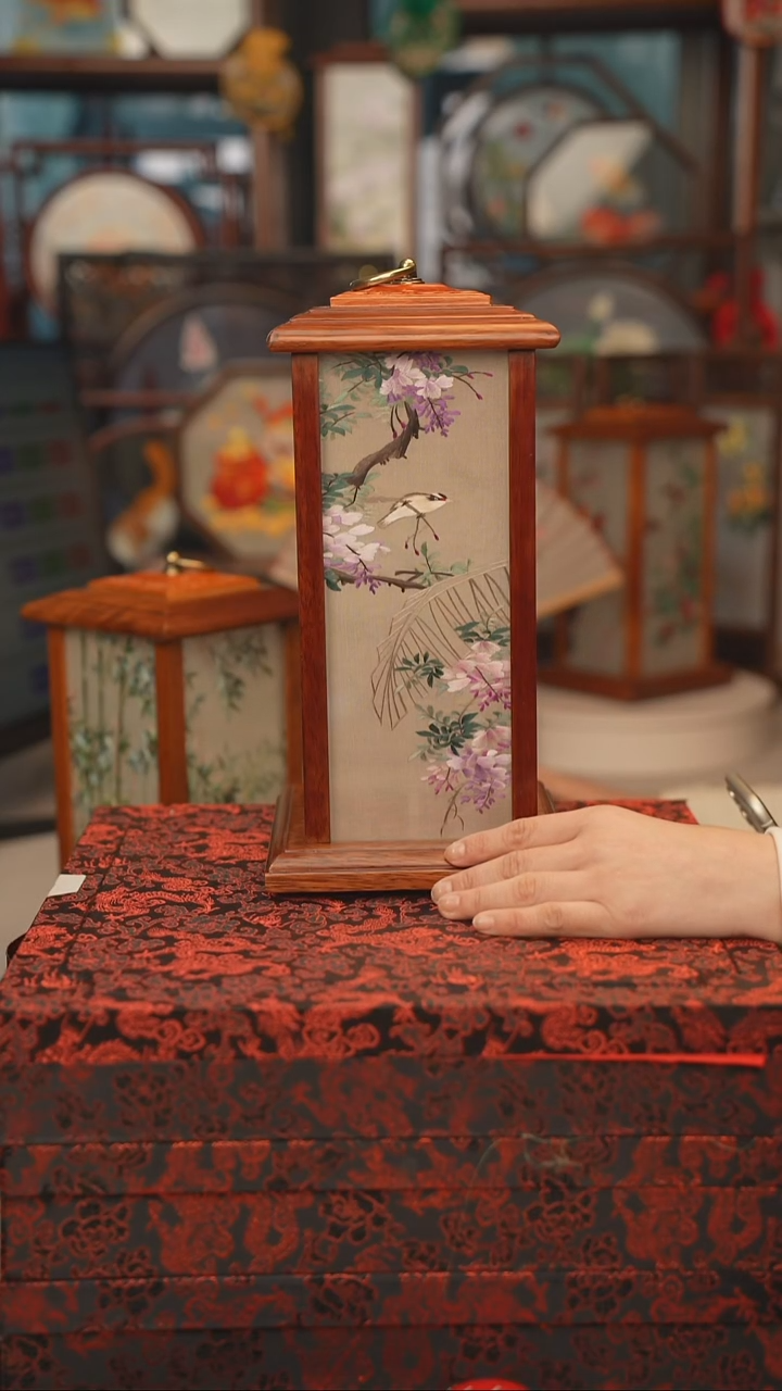 扇子黄花梨宫灯，落地高度30CM,宽度16CM 送线，送锦盒