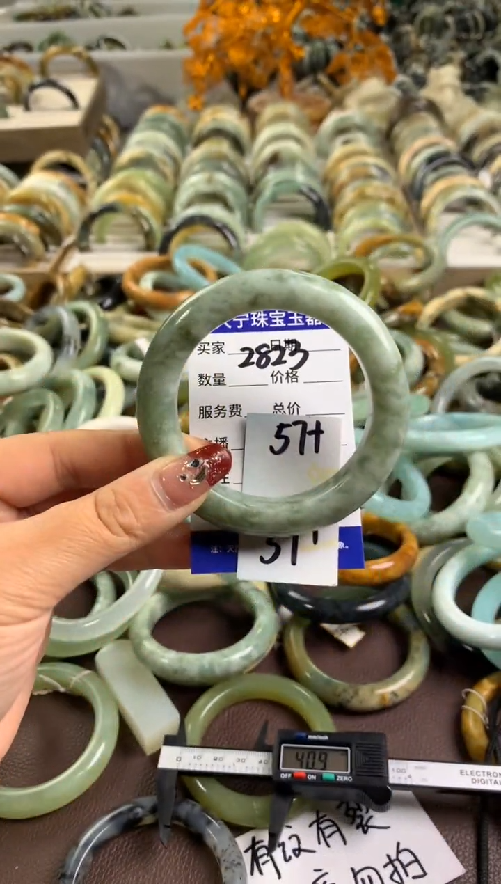 【闪购商品】蛇纹石玉手镯未镶嵌2823