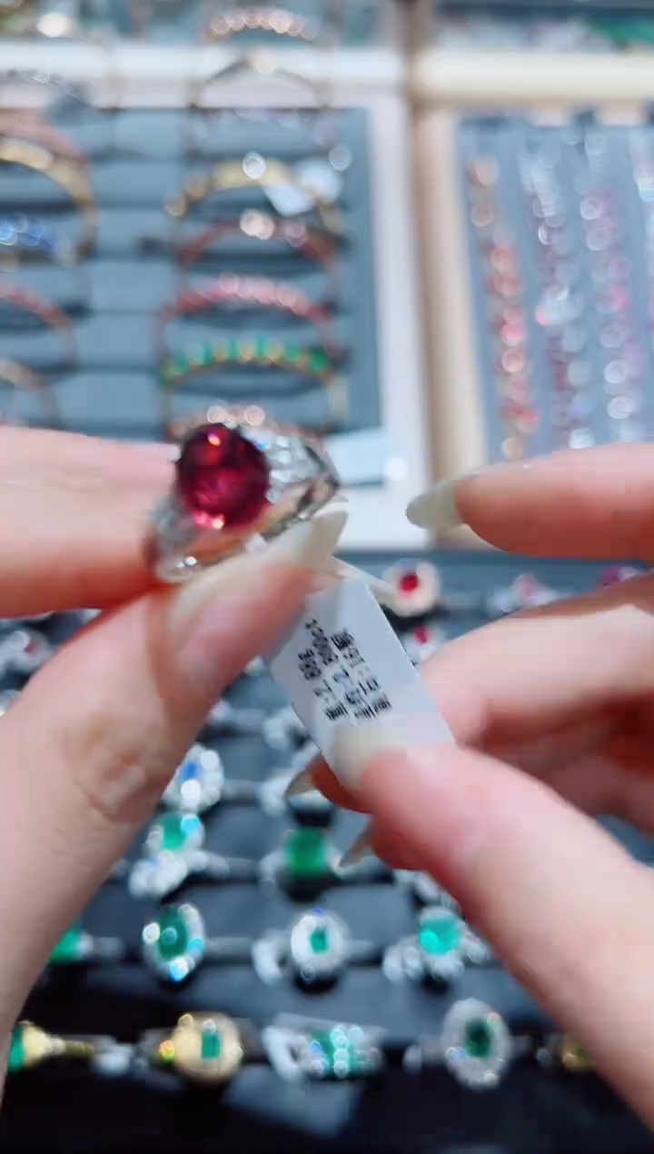 戒指18K金镶嵌碧玺·