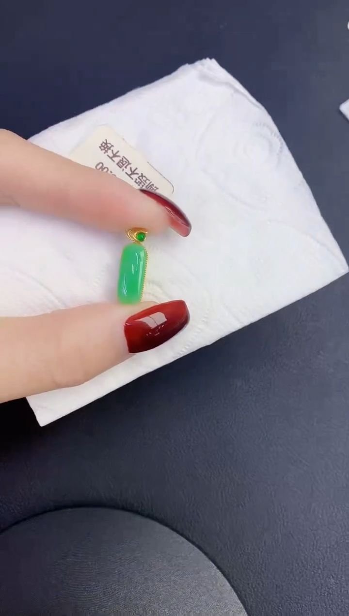 颈饰18K金镶嵌翡翠缅甸天然翡翠A货