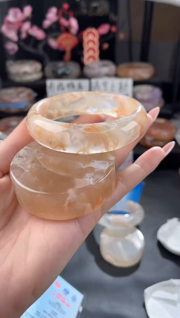 【闪购商品】石英质玉手镯未镶嵌63