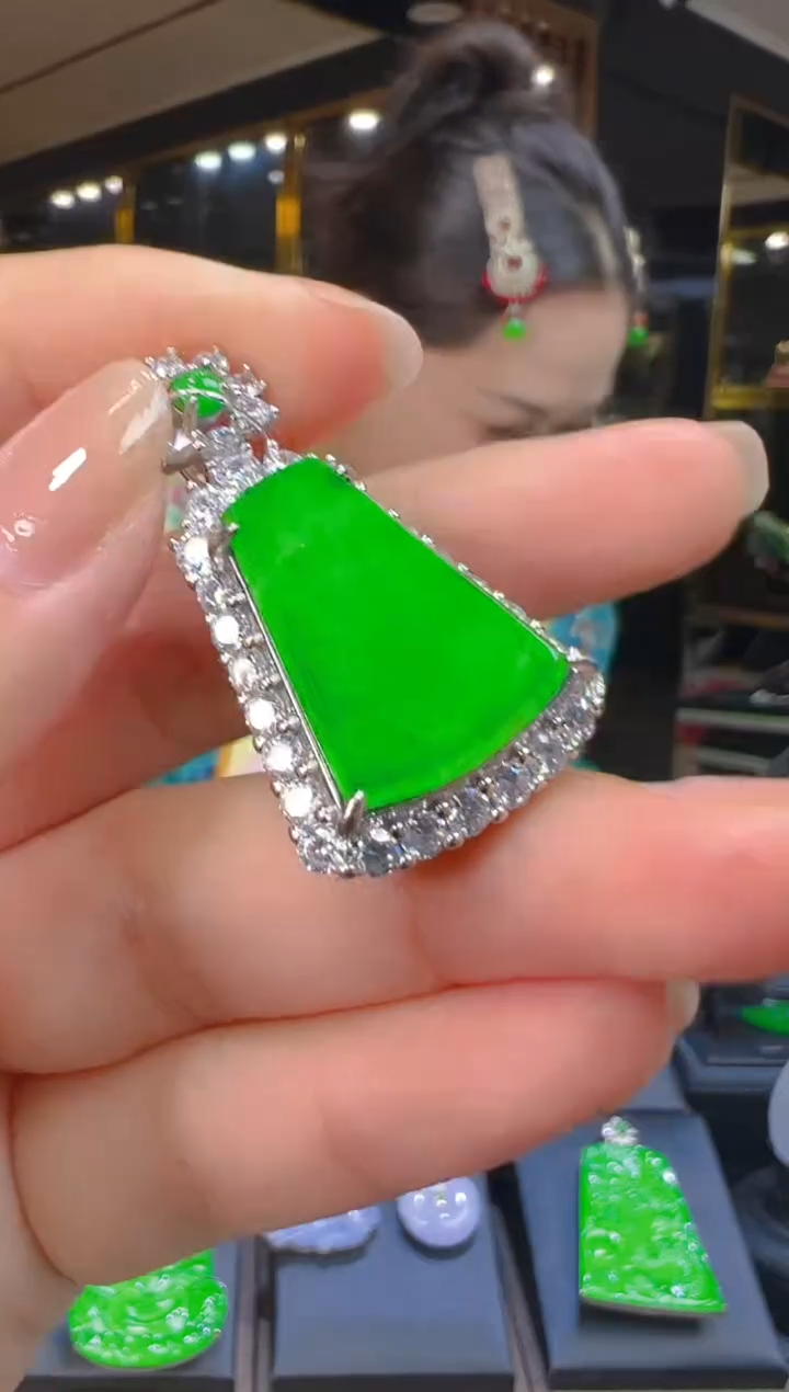 吊坠(赠链)银S925镶嵌翡翠022（多样性发其一）