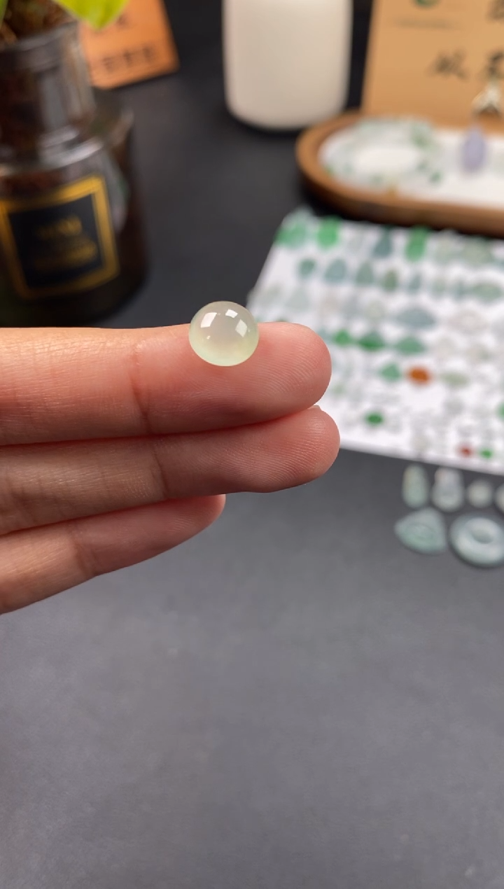 翡翠未镶嵌颈饰翡翠冰种蛋面