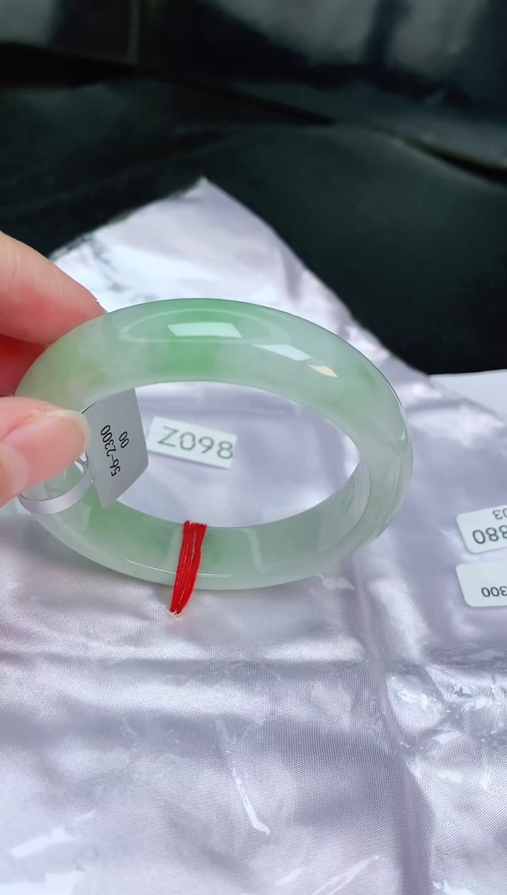 【闪购商品】翡翠手镯未镶嵌缅甸天然A货翡翠手镯