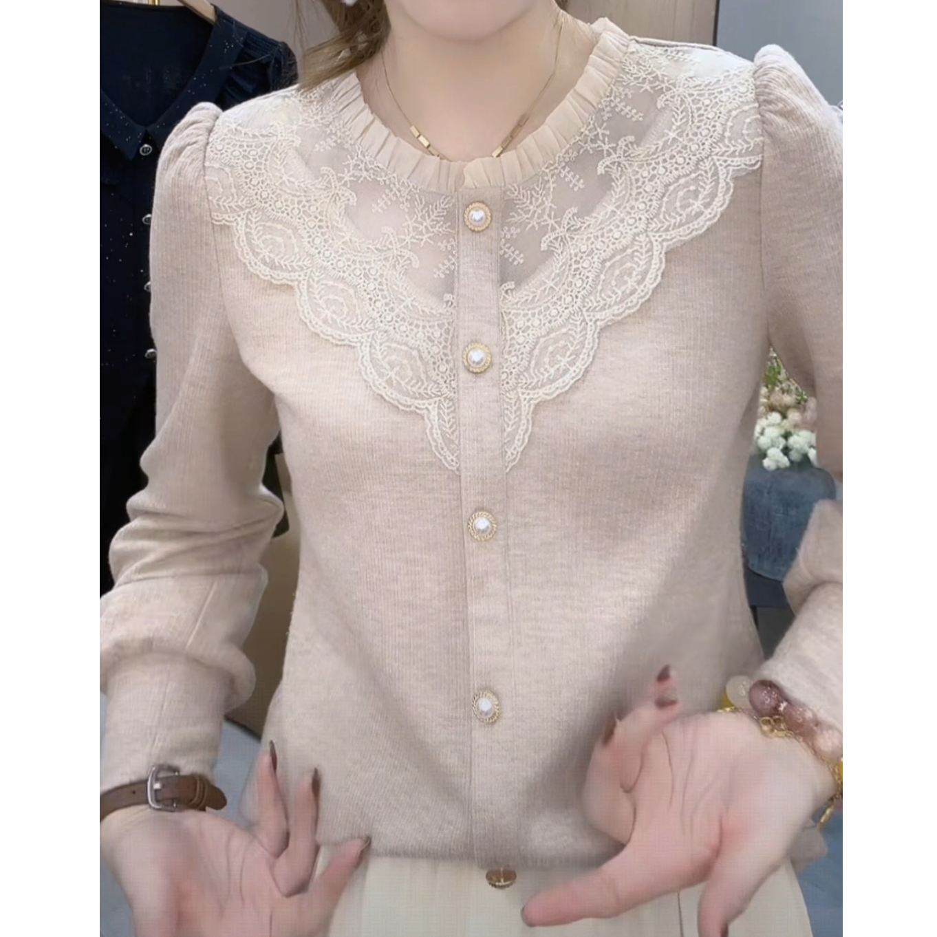 法式减龄加绒加厚打底衫2025秋冬新款蕾丝花边圆领减龄百搭女上衣