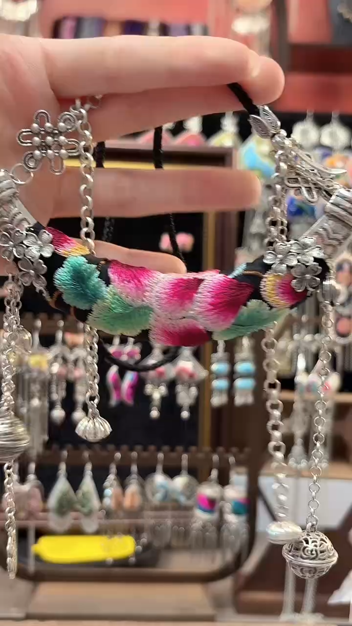 织绣云织谣老绣饰品  21