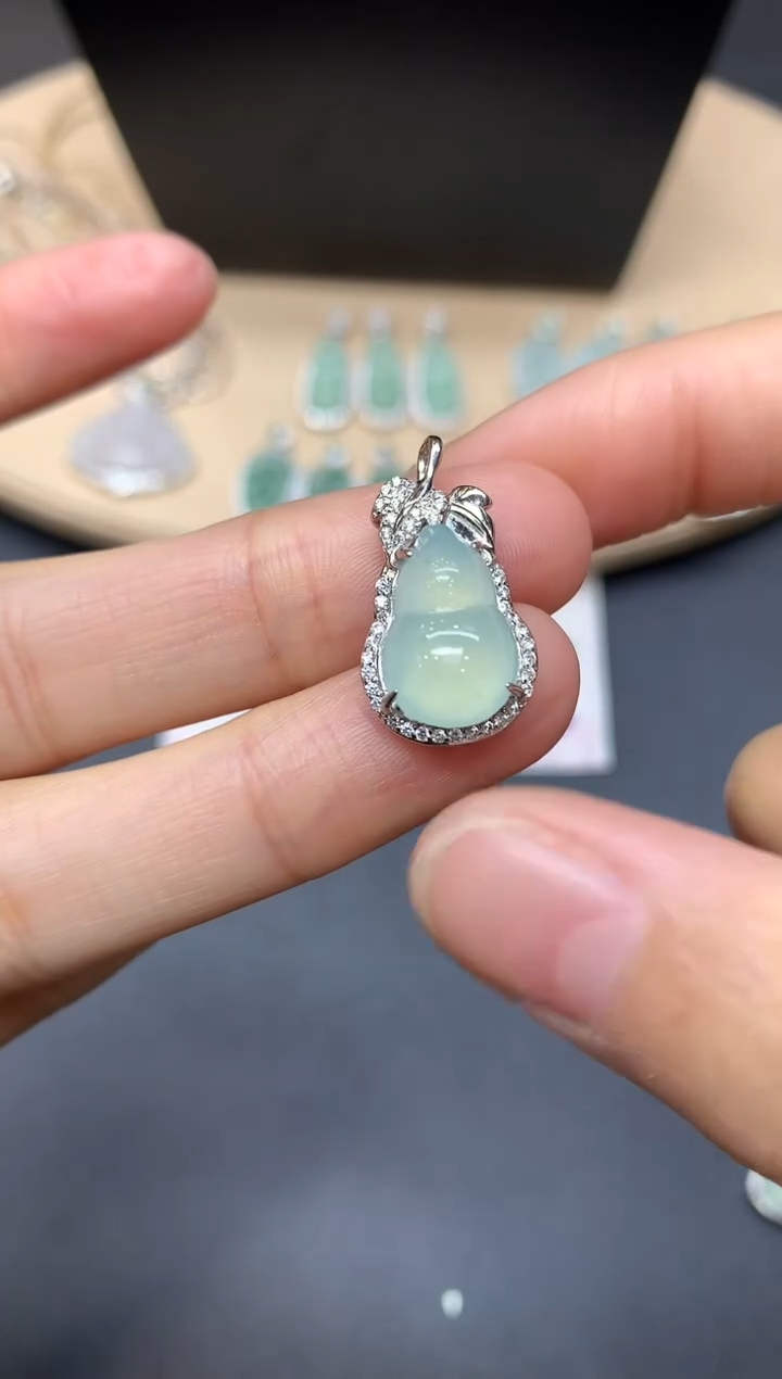 【闪购商品】翡翠吊坠(不含链)银S925镶嵌葫芦【多样性发其一】