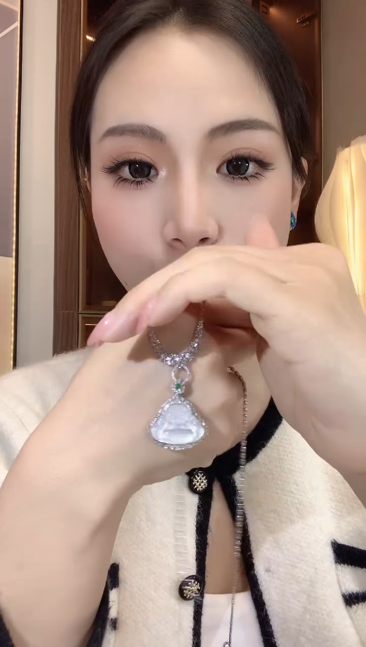 【闪购商品】翡翠吊坠(不含链)18K金镶嵌C36